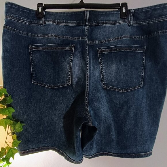 EUC: Lane Bryant Sze 28 Blue Bermuda Tighter Tummy Technology Denim Shorts - Picture 2 of 3